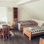 Pensión And Maraton